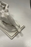 Royal Copenhagen Figur af Nøgen Kvinde af Gerhard Henning No. 2194