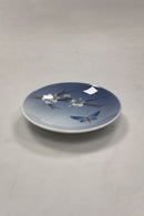 Royal Copenhagen Art Nouveau Asiet med blomster og sommerfugl No. 2301/2800