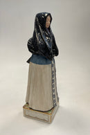 Royal Copenhagen Overglasur Figur Kvinde i Kirkedragt, Amager No. 12107