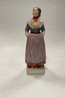 Royal Copenhagen Overglasur Figur Kvinde i Folkedragt Færøerne No. 12221