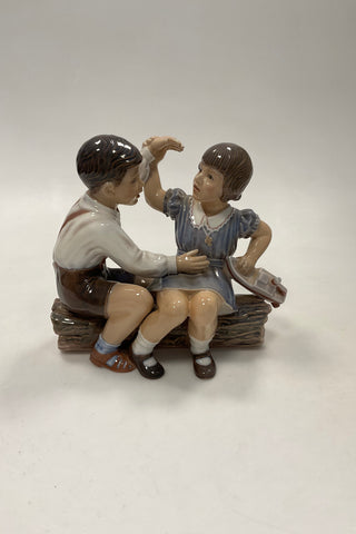 Dahl Jensen Figur Pige og Dreng med Skib No. 1214