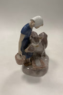 Bing og Grøndahl Figur Pige med Kalve No. 2270