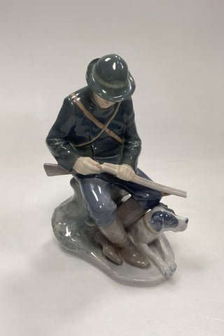 Royal Copenhagen Figur - Jæger med Hund No. 1087