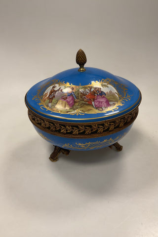 Rund Skål i Porcelain med Bronze Montering i Sevres Stil