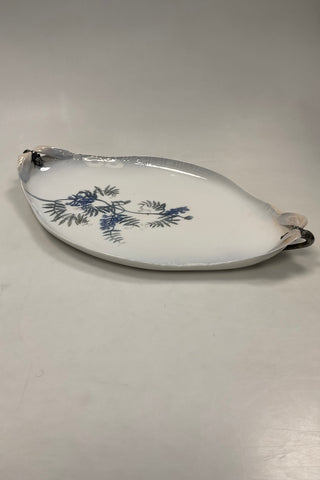 Royal Copenhagen / Kgl. Porcelæn Skærsommernatsdrøm Gammel Bakke No 269 Designet af Arnold Krog.  Måler 48cm x 24,5cm / 18.90 inch x 9.65 inch  Har et par nedslipninger