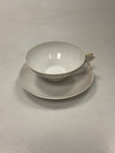 Royal Copenhagen / Kgl. Porcelæn Skærsommernatsdrøm Thekop Lyserød No. 1320 / 61  Designet af Arnold Krog.  Måler 4,1cm x  9,6cm og underkop 14,2 cm ( 1.61 inch x 3.77 inch, 5.55 inch ) Skår i underkoppen
