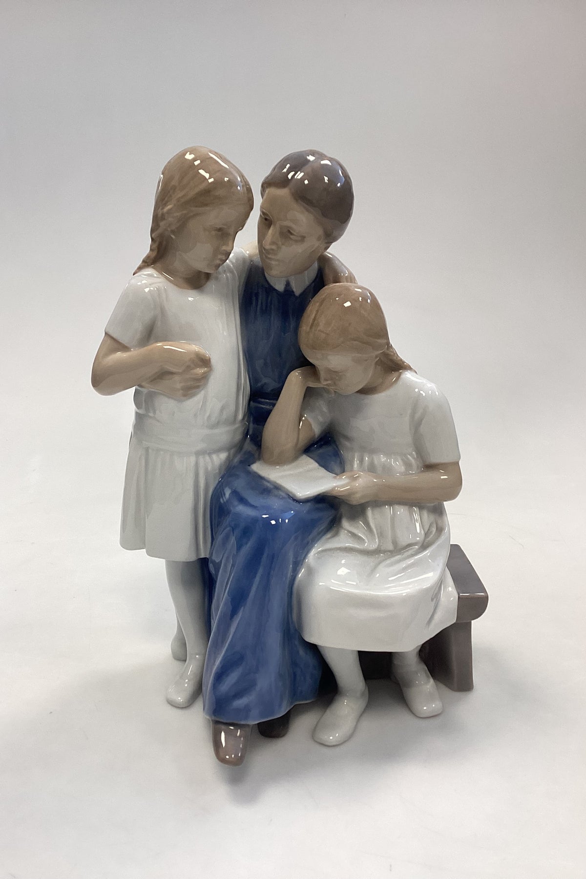 Bing og Grøndahl Figur - Mor med sine Piger No. 1910