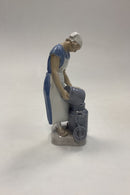 Bing og Grøndahl Figur - Pige med mælkespand No. 2181