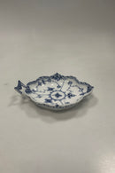 Royal Copenhagen Musselmalet halvblonde Lille bladformet kagefad No. 550
