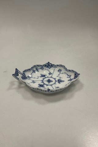 Royal Copenhagen Musselmalet halvblonde Lille bladformet kagefad No. 550