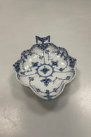 Royal Copenhagen Musselmalet halvblonde Lille bladformet kagefad No. 550
