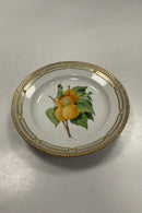 Royal Copenhagen Flora Danica Frugttallerken No 429/3573.  Dekoreret med Aprikos Måler 19,5 cm / 7.68 inch