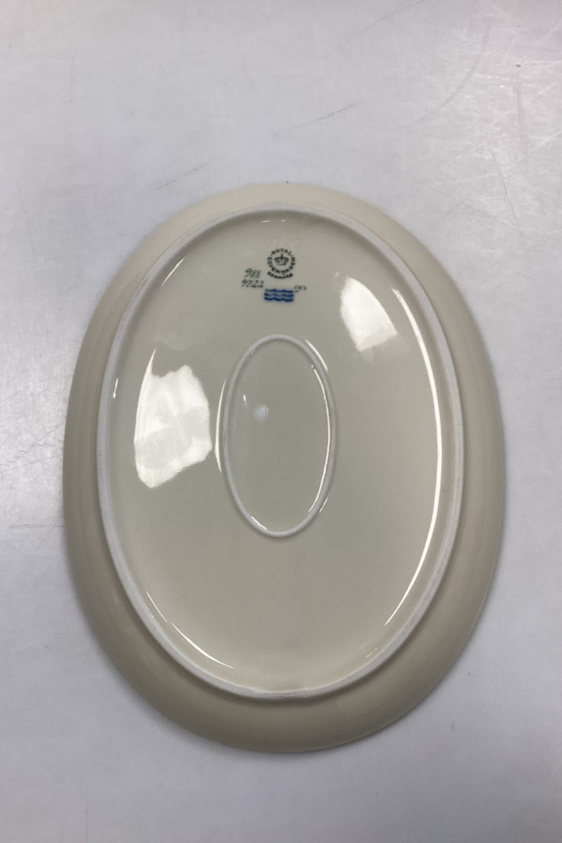 Royal Copenhagen Dagmar Aflang Bakke No. 9722