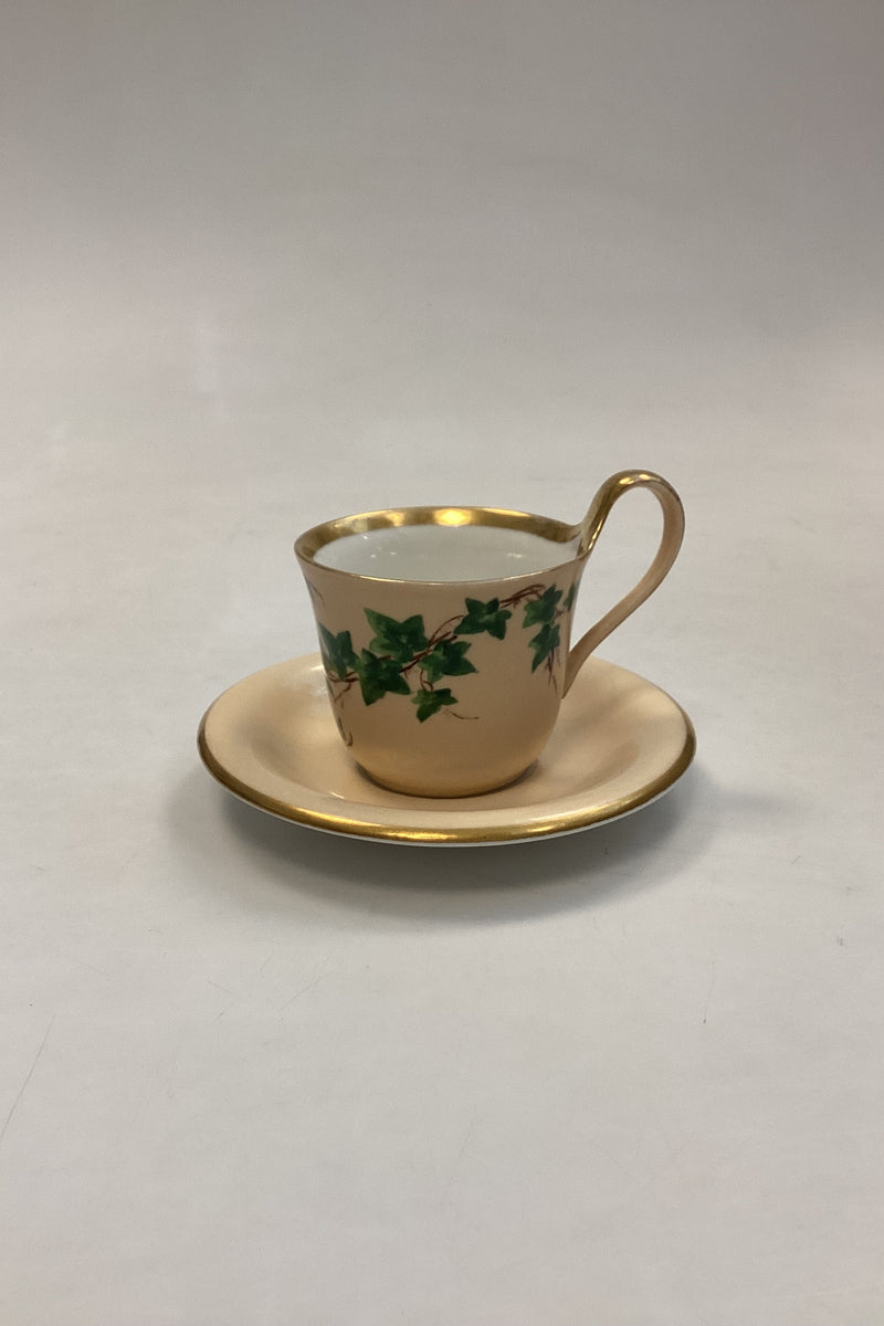 Antik Royal Copenhagen Efeu Kaffekop med høj Hank