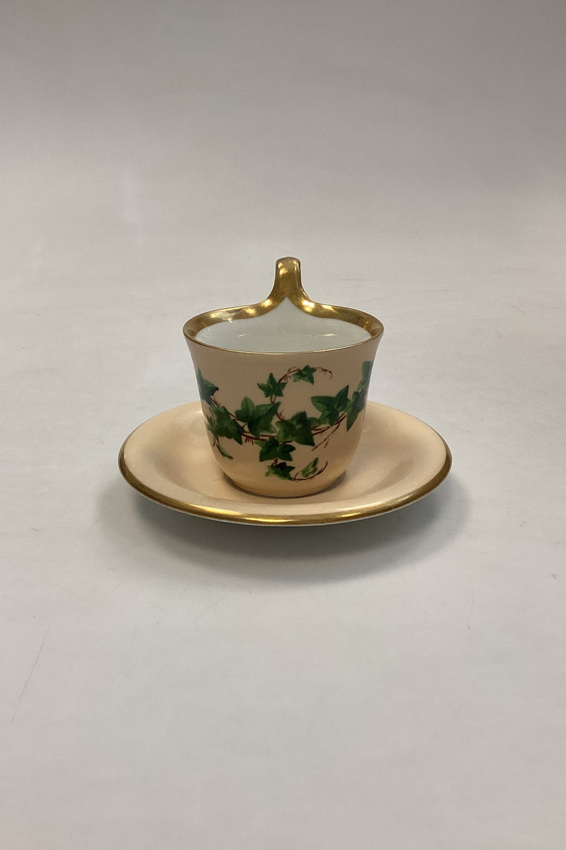 Antik Royal Copenhagen Efeu Kaffekop med høj Hank
