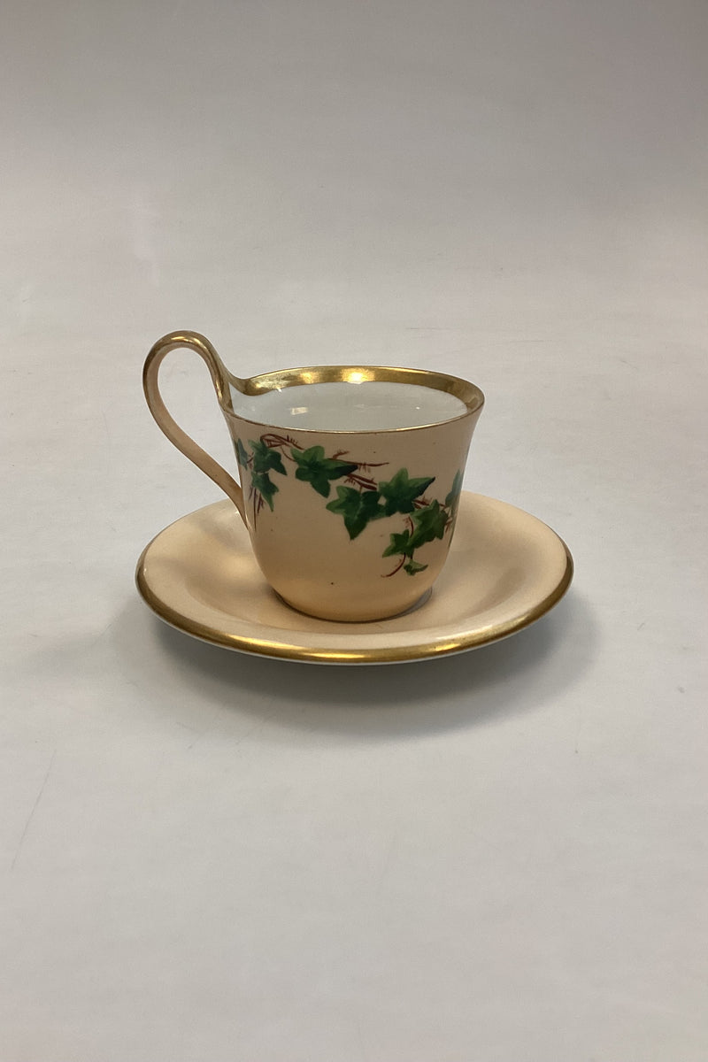 Antik Royal Copenhagen Efeu Kaffekop med høj Hank