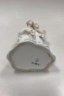 Royal Copenhagen Art Nouveau Figur - To unge kvinder No. 822