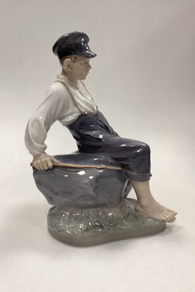 Royal Copenhagen Figur Dreng på Sten No. 1659