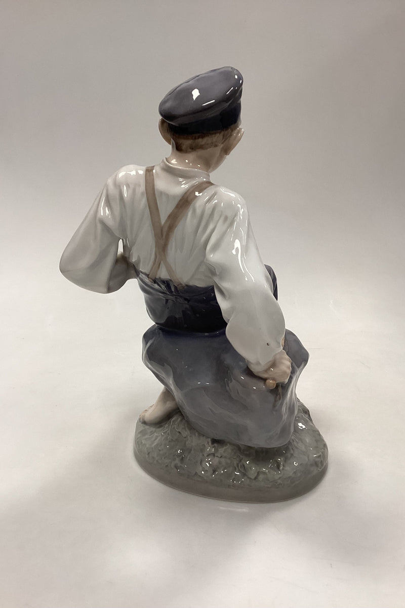 Royal Copenhagen Figur Dreng på Sten No. 1659