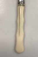 Udenlandsk Middagskniv i Sølvplet med skaft af Ben