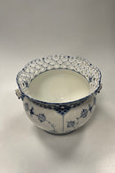 Royal Copenhagen Musselmalet Helblonde Jardinere No 1046  Måler 9-1/2 inches høj x 11 inches diameter (24.1 x 27.9 cm)  Har reparation på kanten