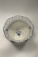 Royal Copenhagen Musselmalet Helblonde Jardinere No 1046  Måler 9-1/2 inches høj x 11 inches diameter (24.1 x 27.9 cm)  Har reparation på kanten