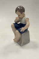 Royal Copenhagen Figur Dreng med æble No. 1744