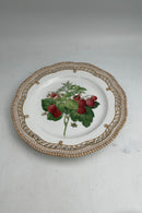 Royal Copenhagen Flora Danica Frugttallerken No 429/3554. Måler 22,7 cm. 1. Sortering. Med gennembrudt kant. Hindbær