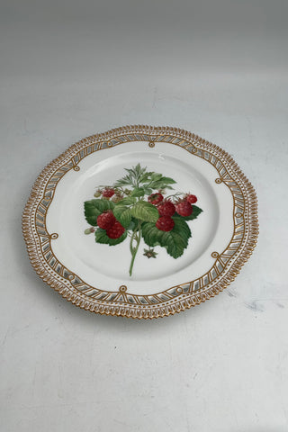 Royal Copenhagen Flora Danica Frugttallerken No 429/3554. Måler 22,7 cm. 1. Sortering. Med gennembrudt kant. Hindbær