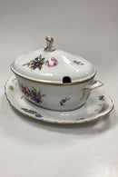 Royal Copenhagen Saksisk Blomst Let Terrin No. 1666 med underfad No. 493/1671