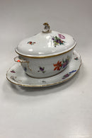Royal Copenhagen Saksisk Blomst Let Terrin No. 1666 med underfad No. 493/1671