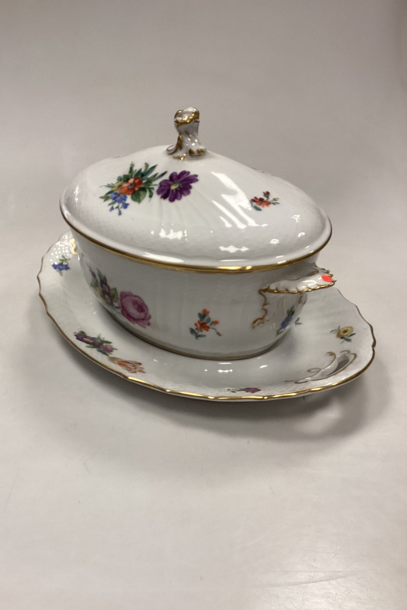 Royal Copenhagen Saksisk Blomst Let Terrin No. 1666 med underfad No. 493/1671
