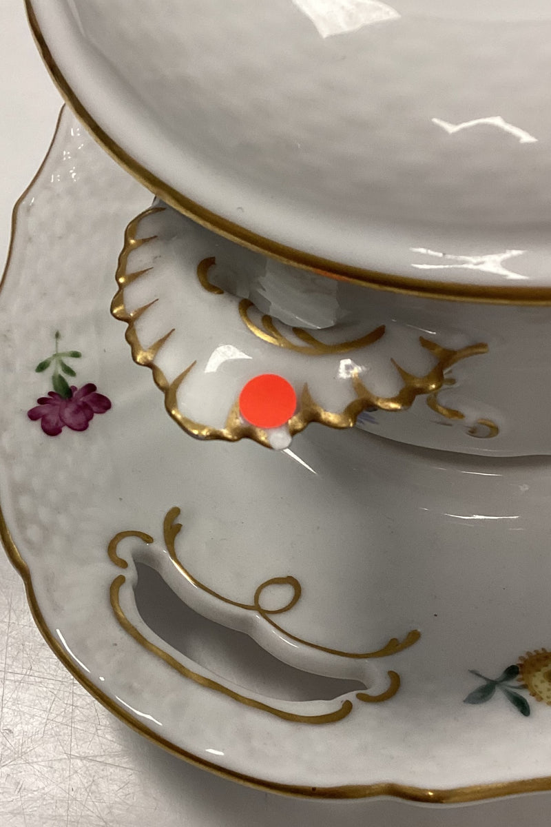 Royal Copenhagen Saksisk Blomst Let Terrin No. 1666 med underfad No. 493/1671