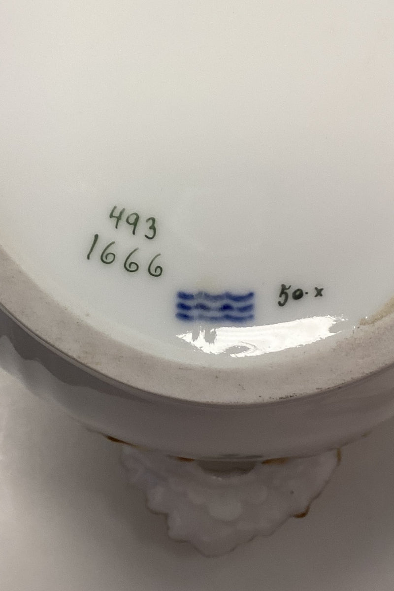 Royal Copenhagen Saksisk Blomst Let Terrin No. 1666 med underfad No. 493/1671