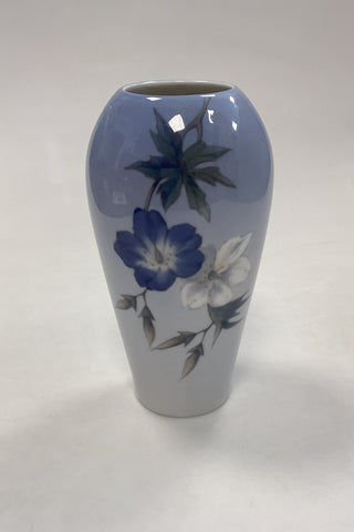 Royal Copenhagen Art Nouveau Vase med Blå og Hvid Blomster motiv No. 2679/295