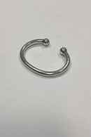 Moderne åben Armring i Sterling Sølv fra Dines Guldsmedie