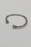 Modern open bangle in Sterling Silver with lion heads