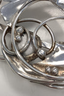 Ornamenteret Jacob Hull Hårsmykke i Forsølvet metal med hvid sten