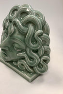 Unika Royal Copenhagen Grøn Celadon Maske af Medusa No 2950, Hans Henrik Hansen 1927 - Danam Antik