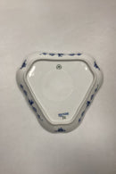 Royal Copenhagen Musselmalet Riflet Trekantet fad No. 27