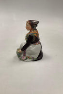Royal Copenhagen Overglasur figur af Amager Blomster Pige No 12412 - Danam Antik