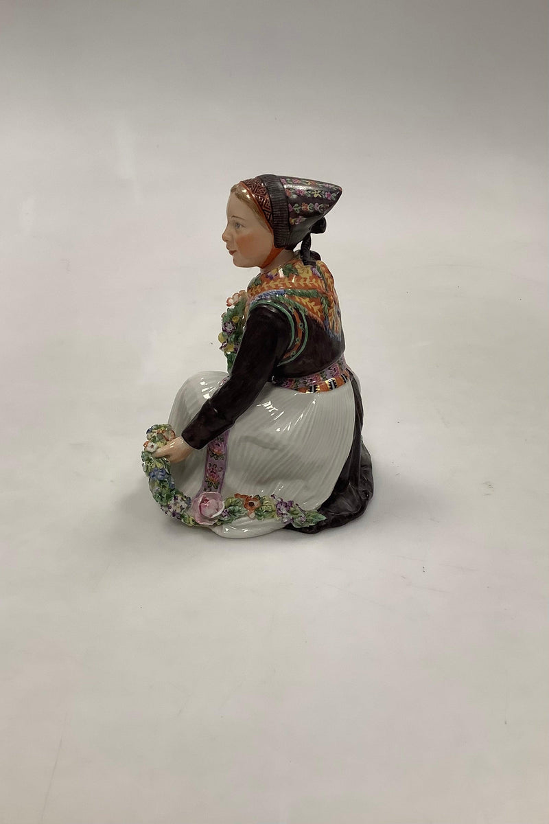Royal Copenhagen Overglasur figur af Amager Blomster Pige No 12412 - Danam Antik