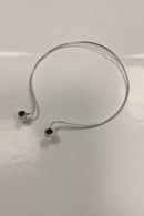 Alton Åben Halsring i Sterling Sølv med sorte sten