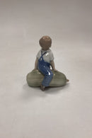 Royal Copenhagen Figur Dreng på græskar No. 4539