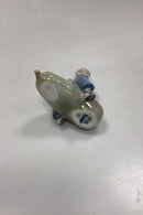 Royal Copenhagen Figur Dreng på græskar No. 4539