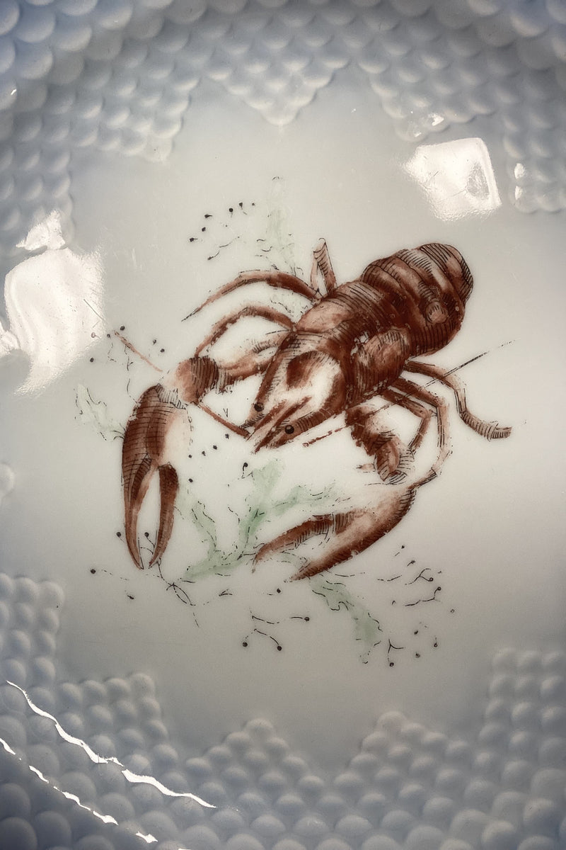 Bing og Grøndahl Blå Tone Fisketallerken Motiv 11 Krebs No. 716 - SKÅRET/SLIDT