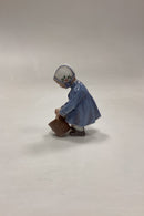 Dahl Jensen Figur af Pige med Skovl og Spand No. 1151