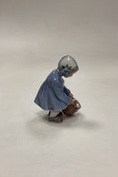 Dahl Jensen Figur af Pige med Skovl og Spand No. 1151