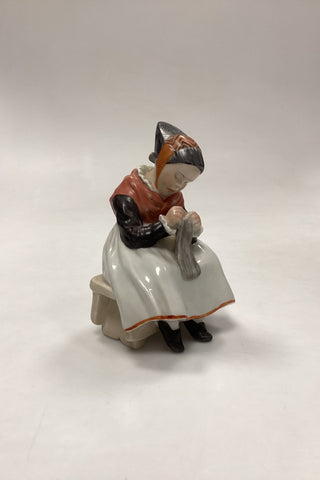 Royal Copenhagen Figur i Overglasur - Amagerpige No. 1314