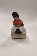 Royal Copenhagen Figur i Overglasur - Amagerpige No. 1314